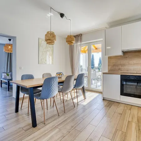 Palma-4 By Interhome * Lovran