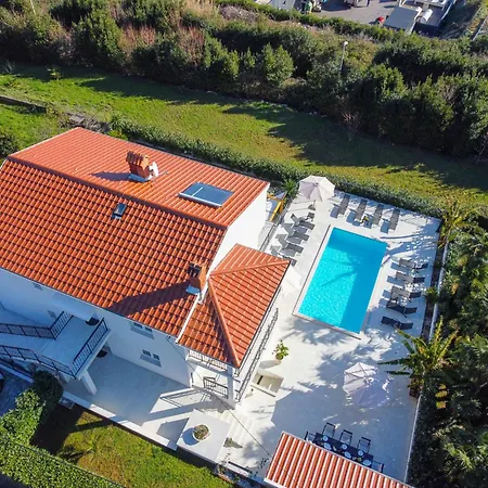 Palma-4 By Interhome * Lovran